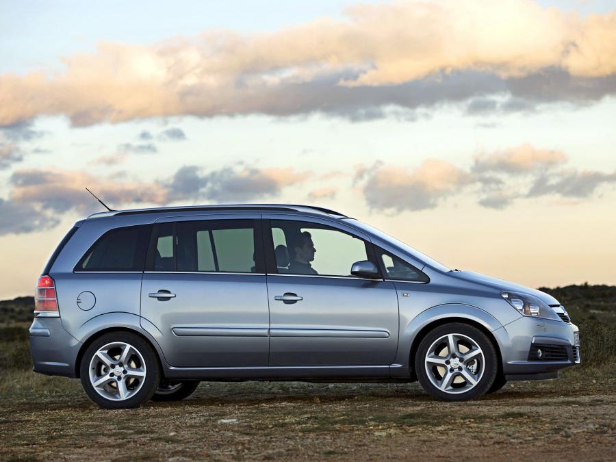  Opel Zafira 2.0 Turbo 2005 года  (фото 2 из 30)